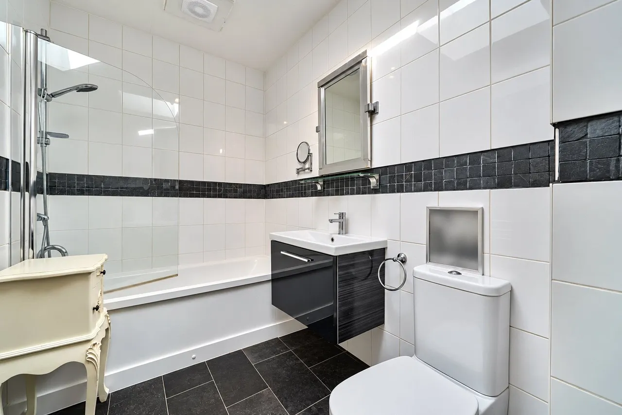 Chesham Court, Northwood, HA6, photo 7
