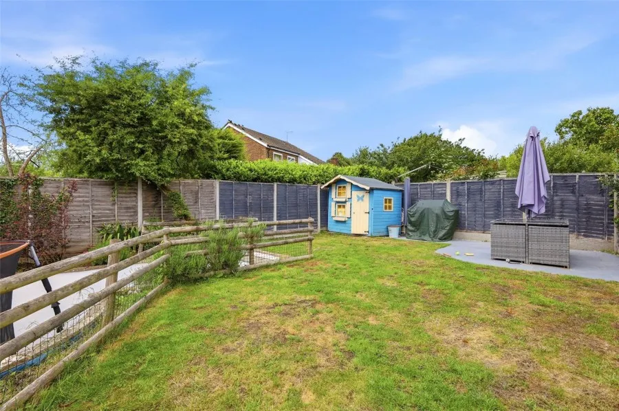 with 3 bedrooms in Albury, Ware, SG11, photo 12