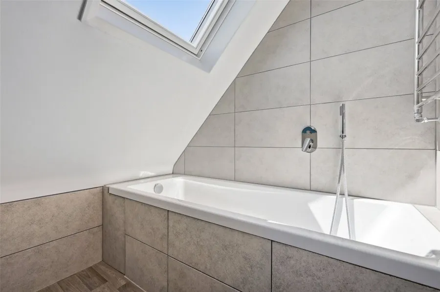 with 3 bedrooms in Albury, Ware, SG11, photo 17