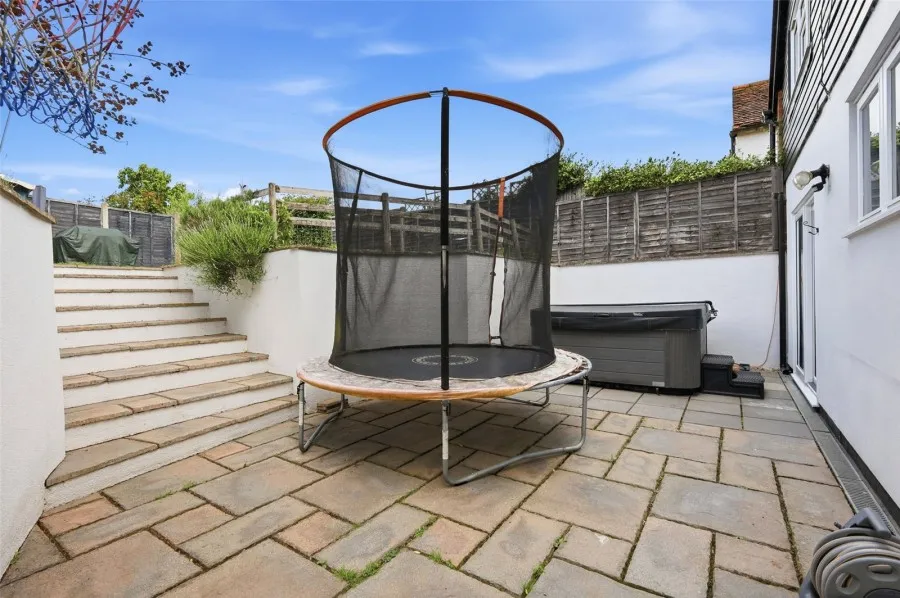 with 3 bedrooms in Albury, Ware, SG11, photo 11