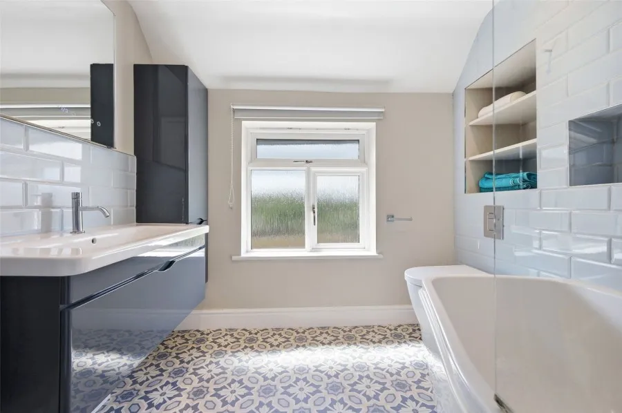 with 3 bedrooms in Albury, Ware, SG11, photo 8