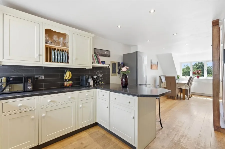 with 3 bedrooms in Albury, Ware, SG11, photo 4