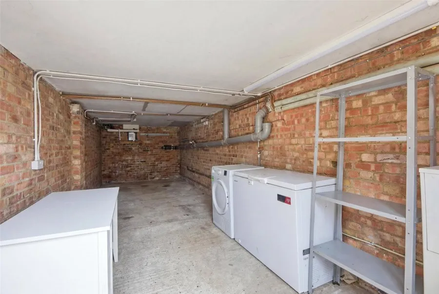 with 3 bedrooms in Albury, Ware, SG11, photo 14