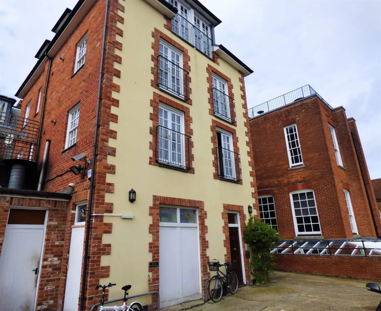 2 bed flat to rent — Central Winchester