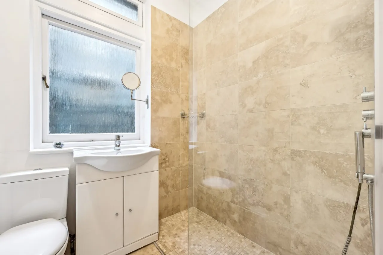 Vauxhall Bridge Road, London, SW1V, photo 8