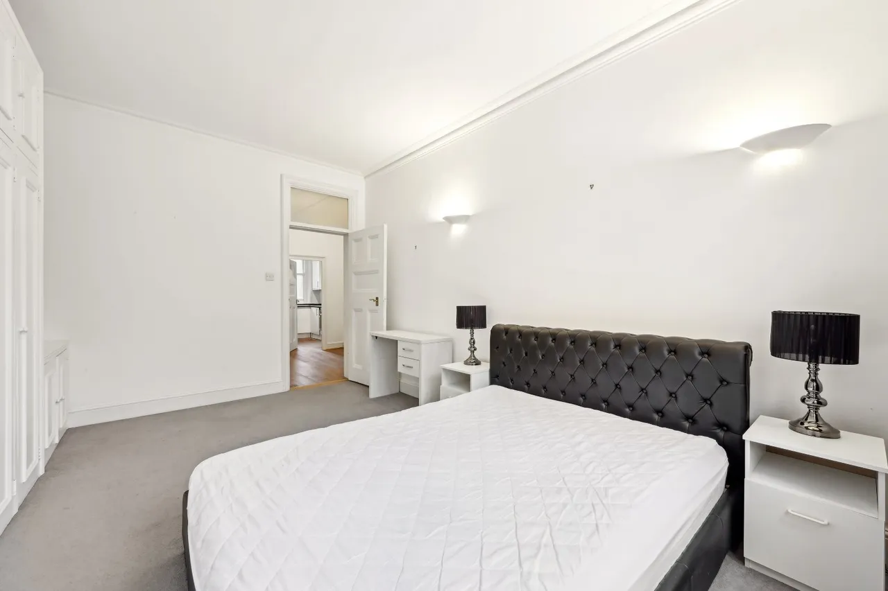 Vauxhall Bridge Road, London, SW1V, photo 6