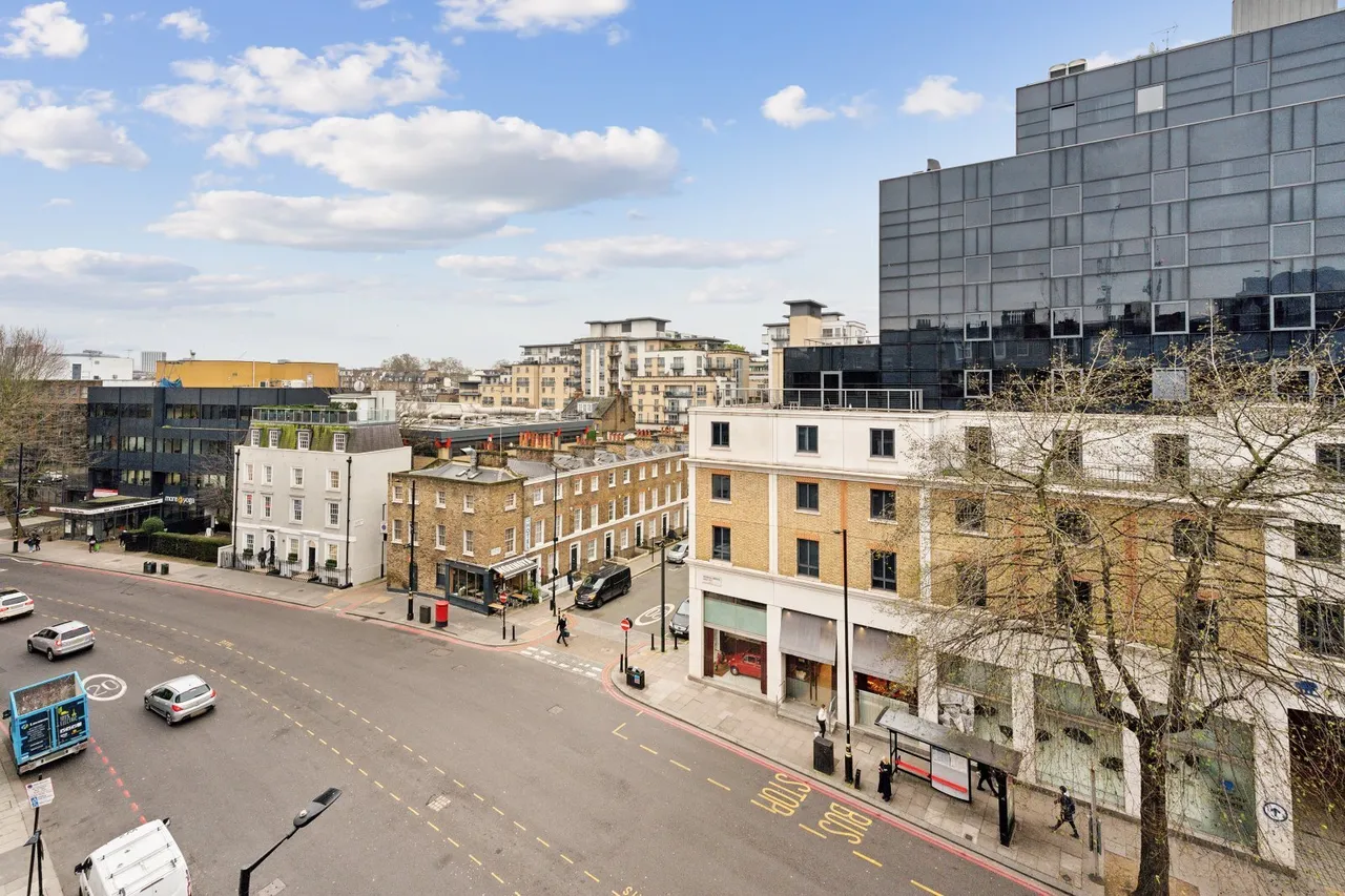 Vauxhall Bridge Road, London, SW1V, photo 11