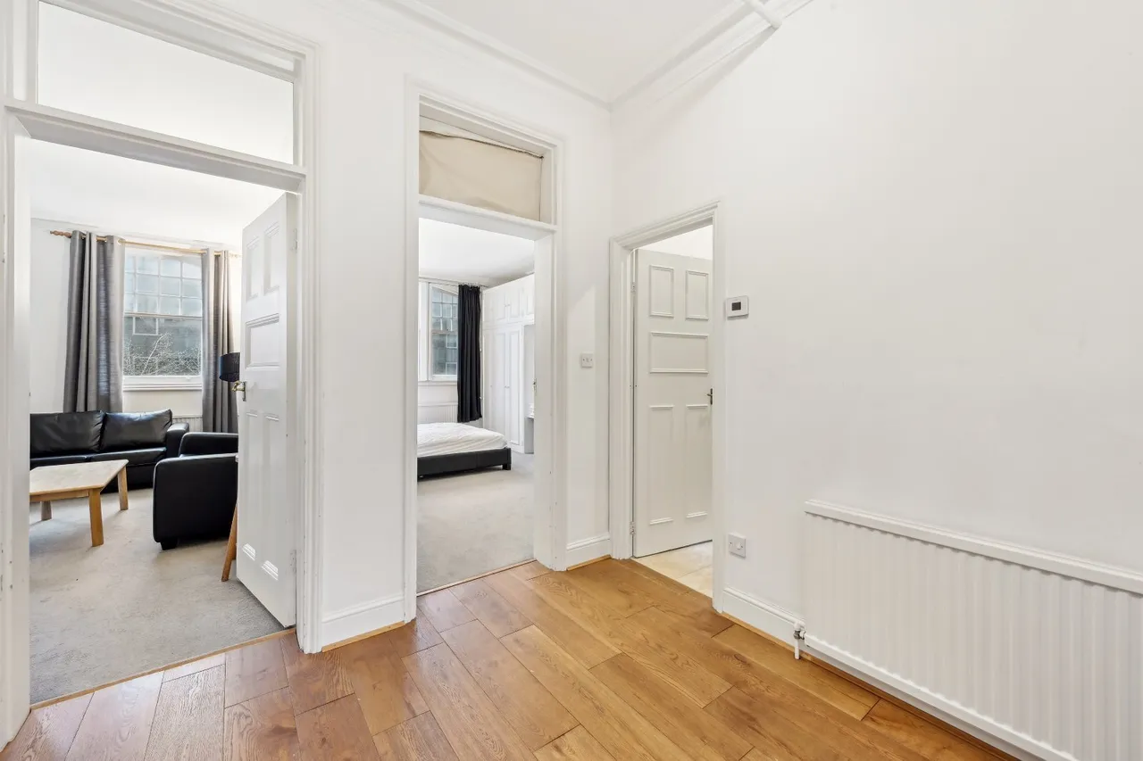 Vauxhall Bridge Road, London, SW1V, photo 7