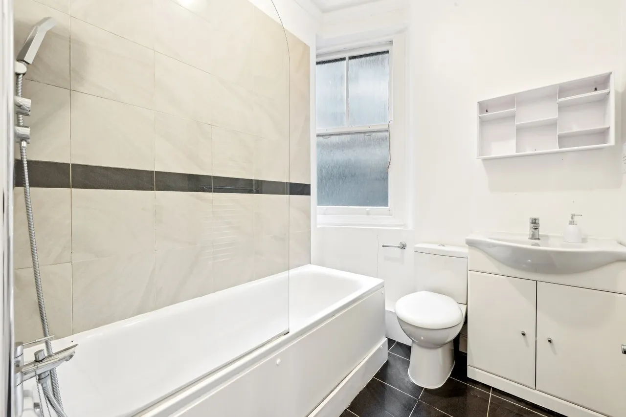 Vauxhall Bridge Road, London, SW1V, photo 5