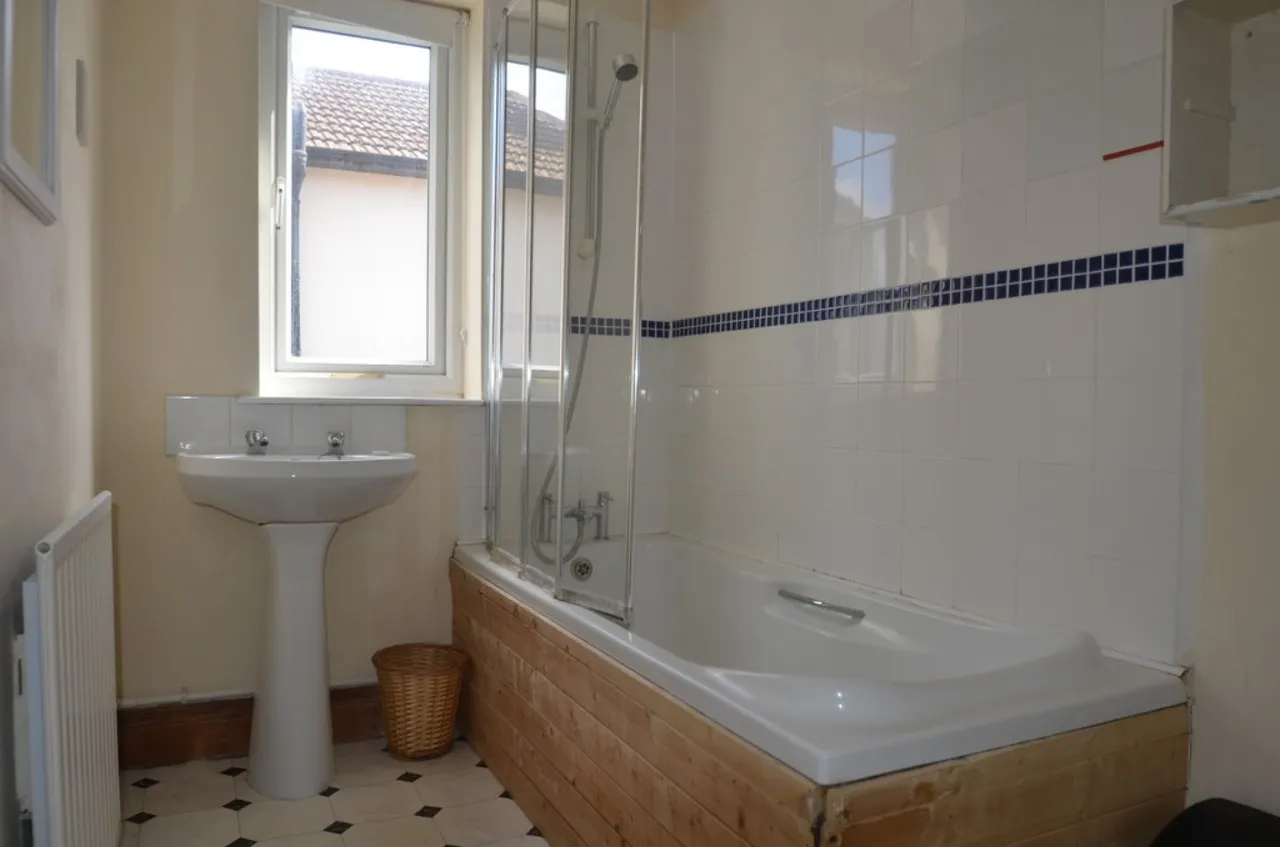 Alexandra Road, Englefield Green, photo 10