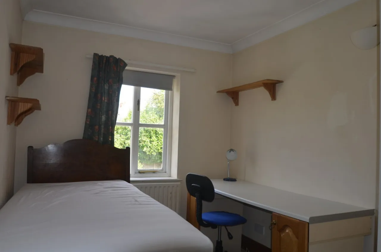 Alexandra Road, Englefield Green, photo 11