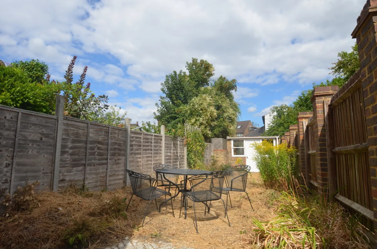 Alexandra Road, Englefield Green, photo 3