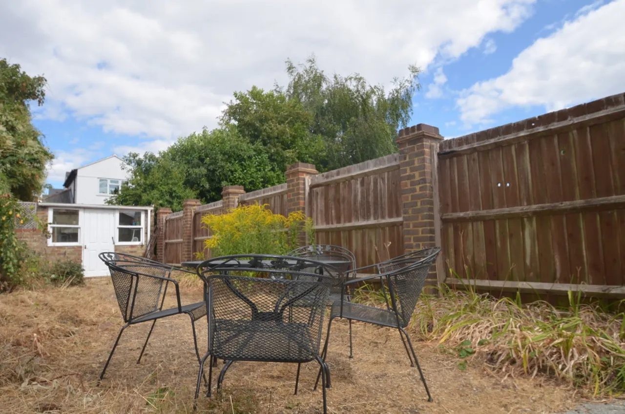 Alexandra Road, Englefield Green, photo 9