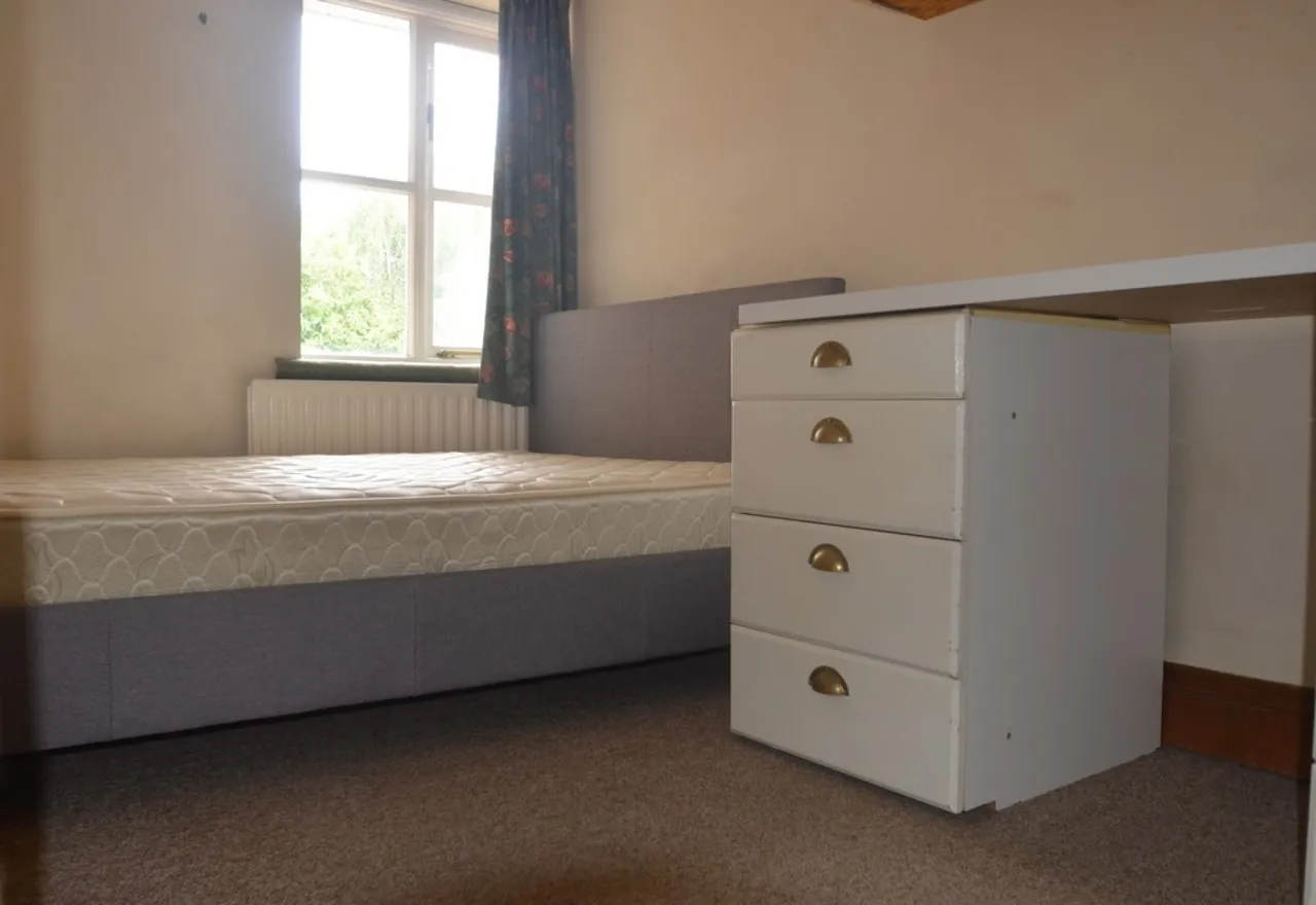 Alexandra Road, Englefield Green, photo 5