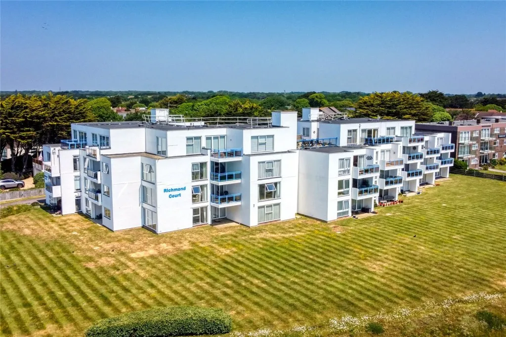 3 bed flat for sale, Milford on Sea, Lymington