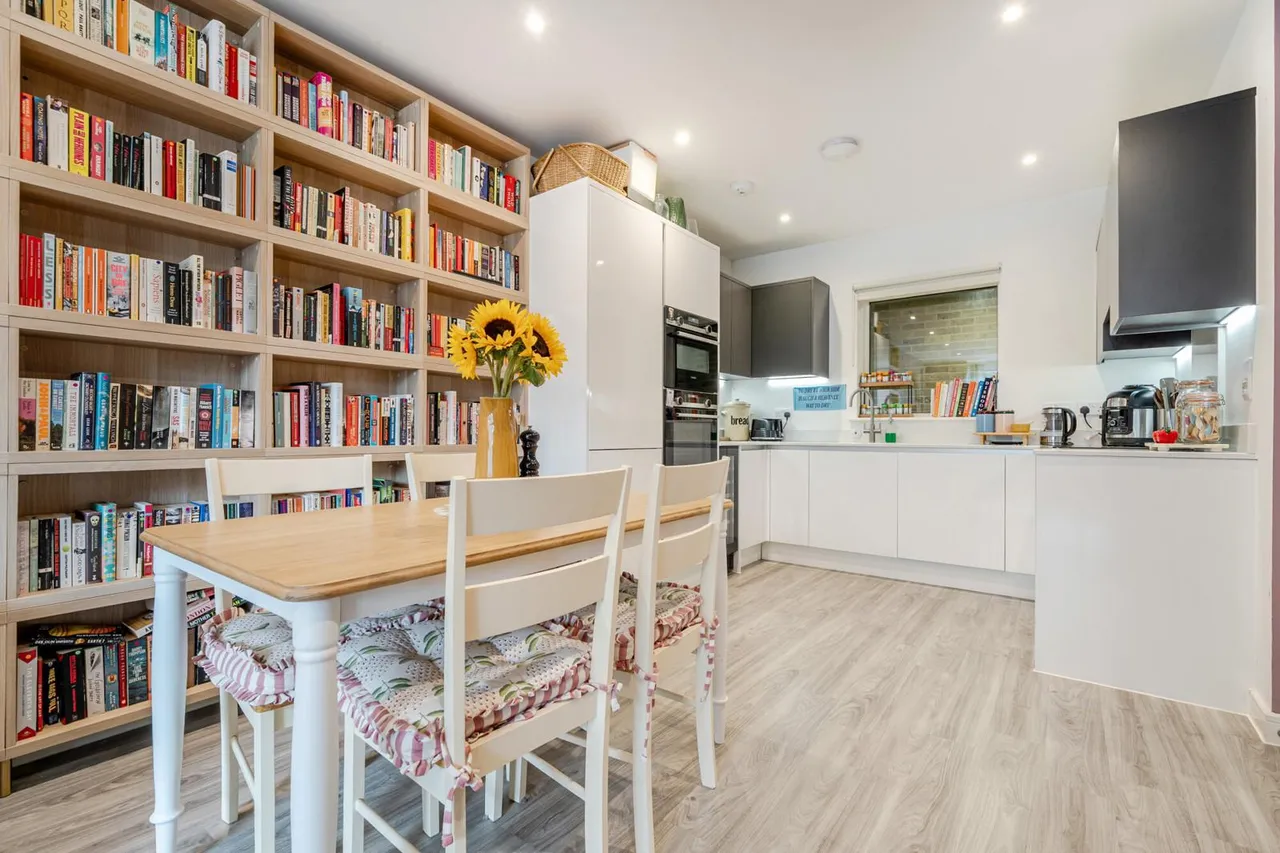 2 bed flat for sale, Blackheath Road, SE10