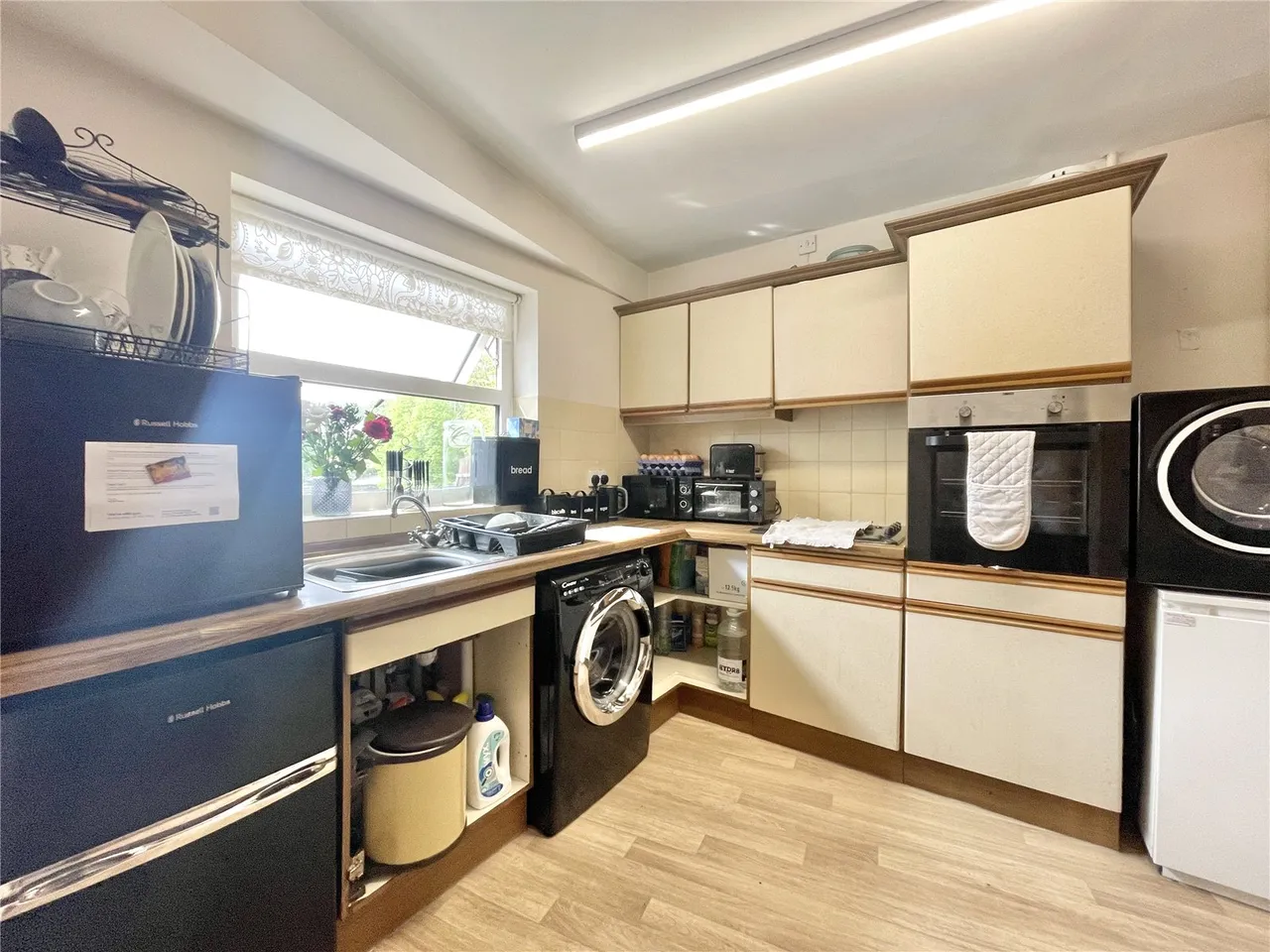 Bedroom House Plus Self Contained Flat And Retail Space, Riverside House, photo 15