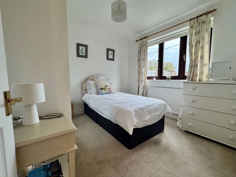 New Road, Cookham SL6 9HD, photo 6