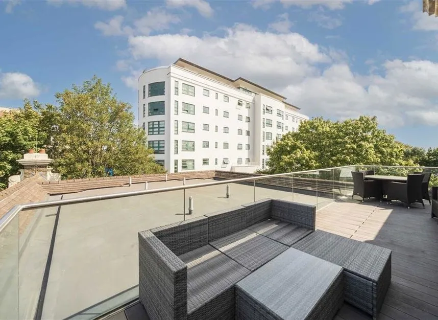 Kew Bridge Road, Brentford, TW8, photo 6
