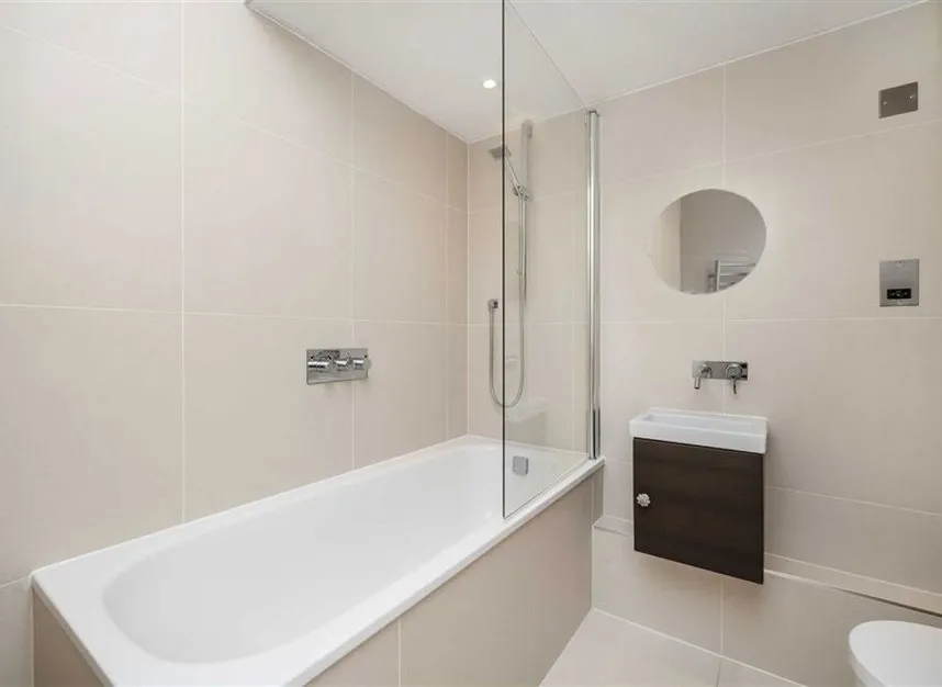 Kew Bridge Road, Brentford, TW8, photo 4