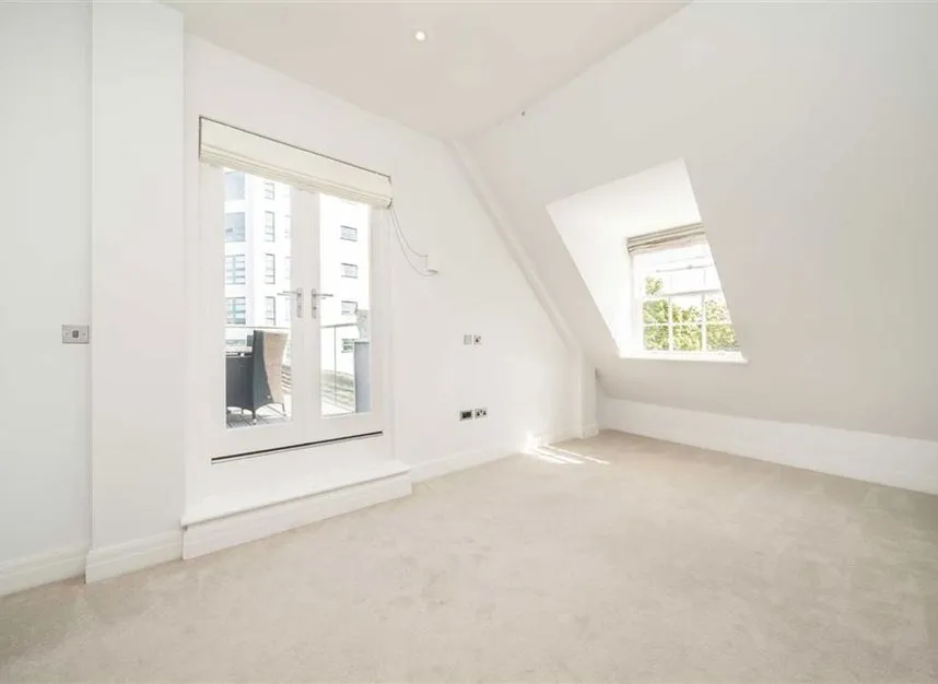 Kew Bridge Road, Brentford, TW8, photo 5