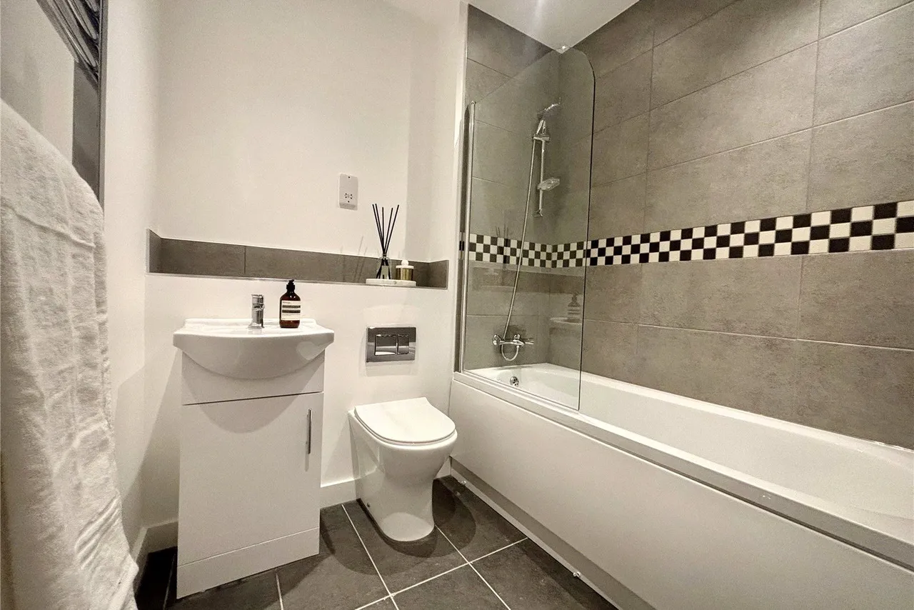 Crimea Road, Aldershot, Hampshire, GU11 1FS, photo 6