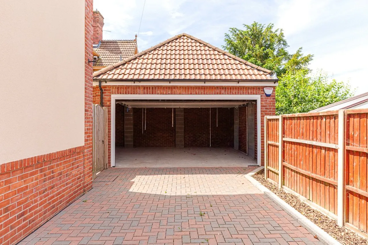 Coombe Lane, Bristol, BS9, photo 25