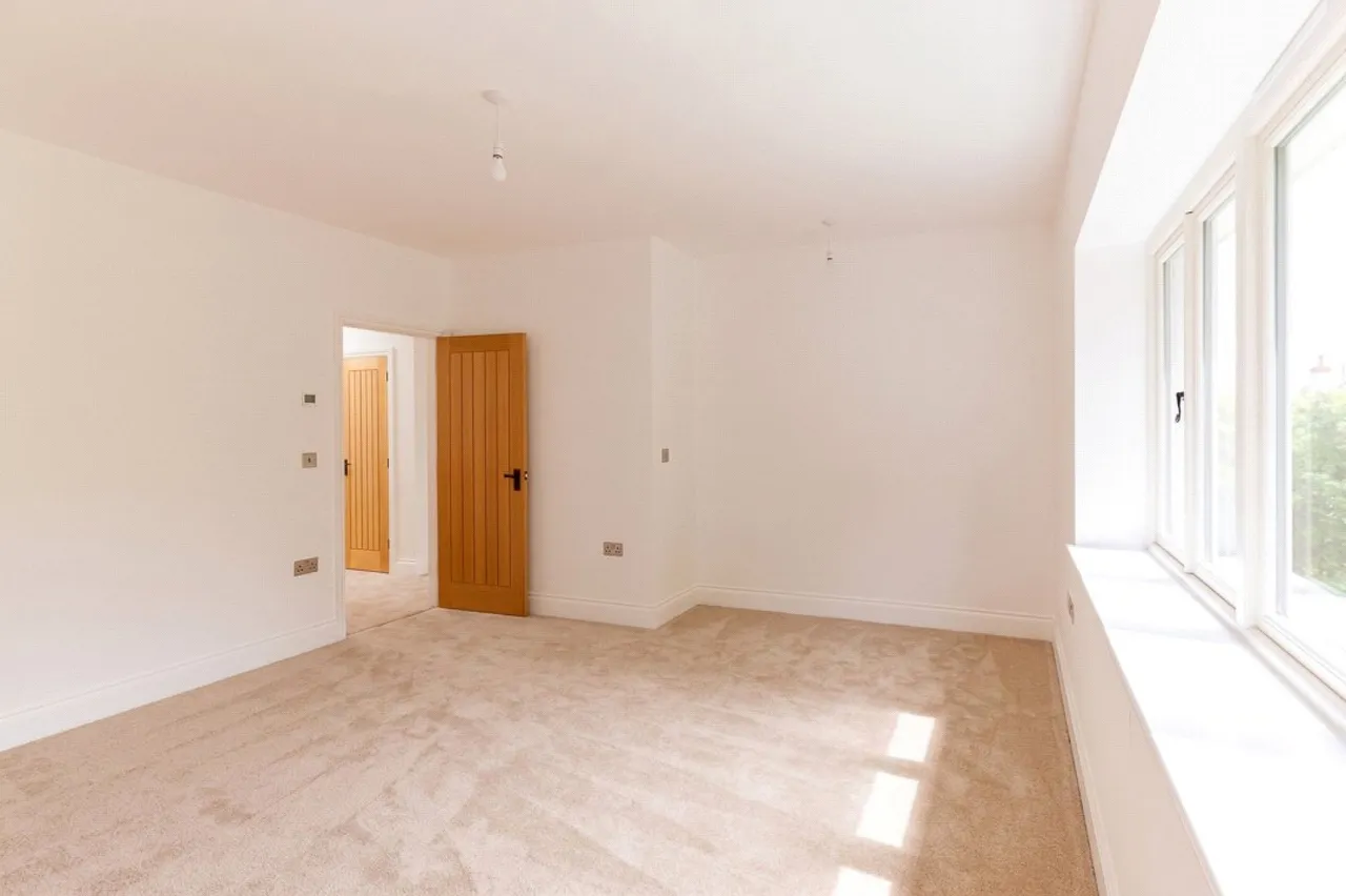 Coombe Lane, Bristol, BS9, photo 13