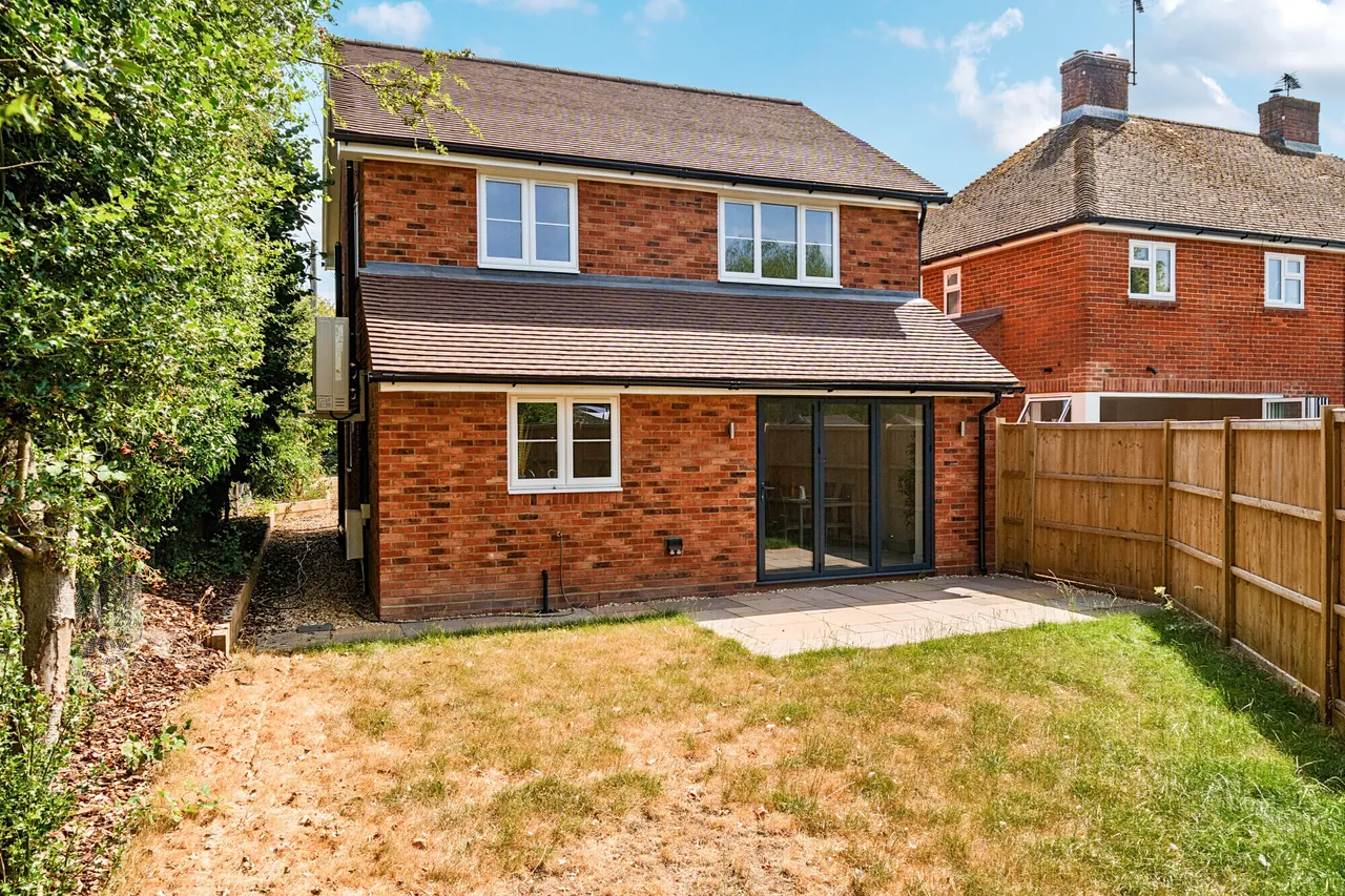 Thurstons Estate, Binsted, GU34, photo 12