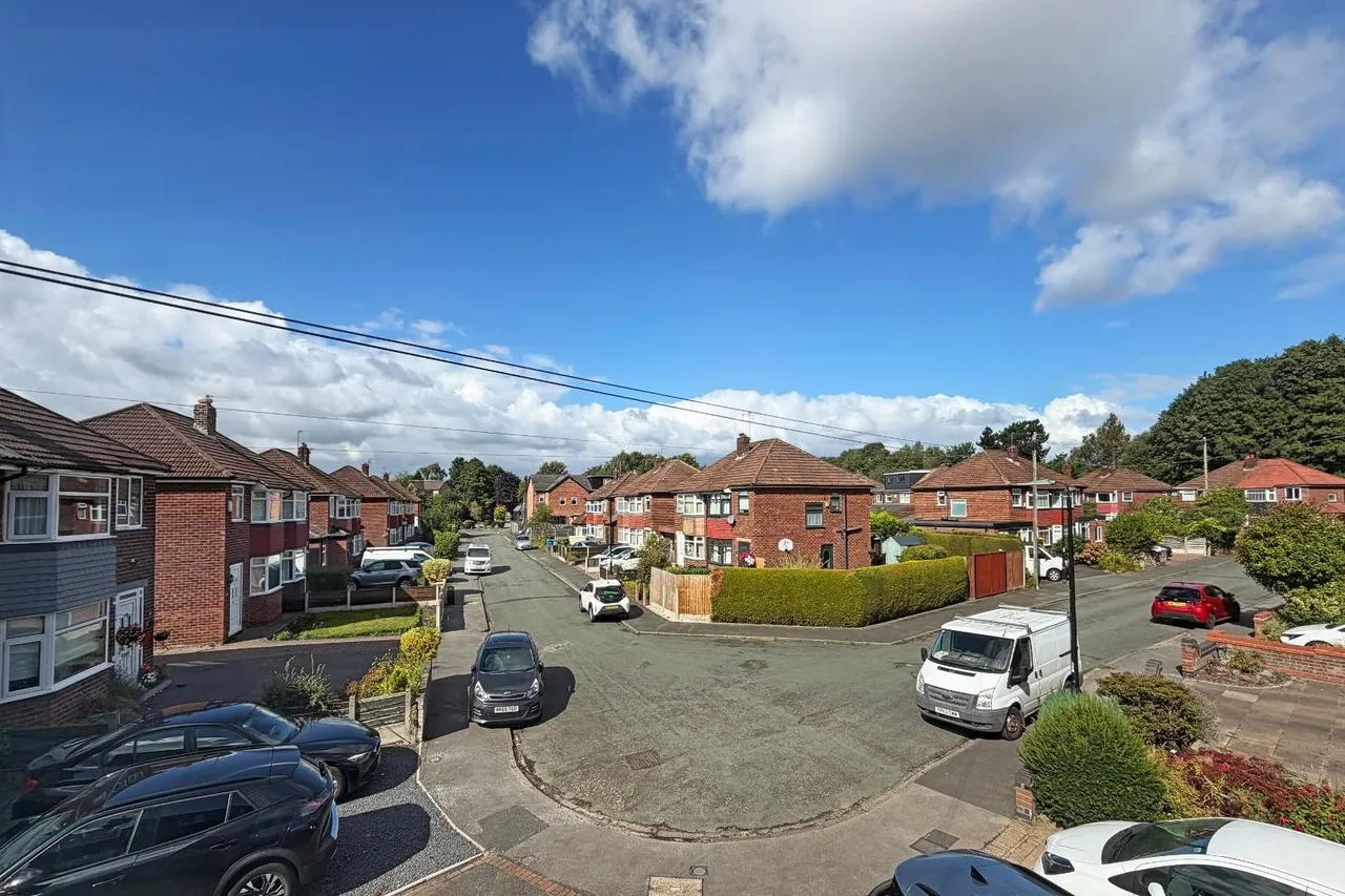 Bradley Close, Timperley WA15 6SH, photo 32