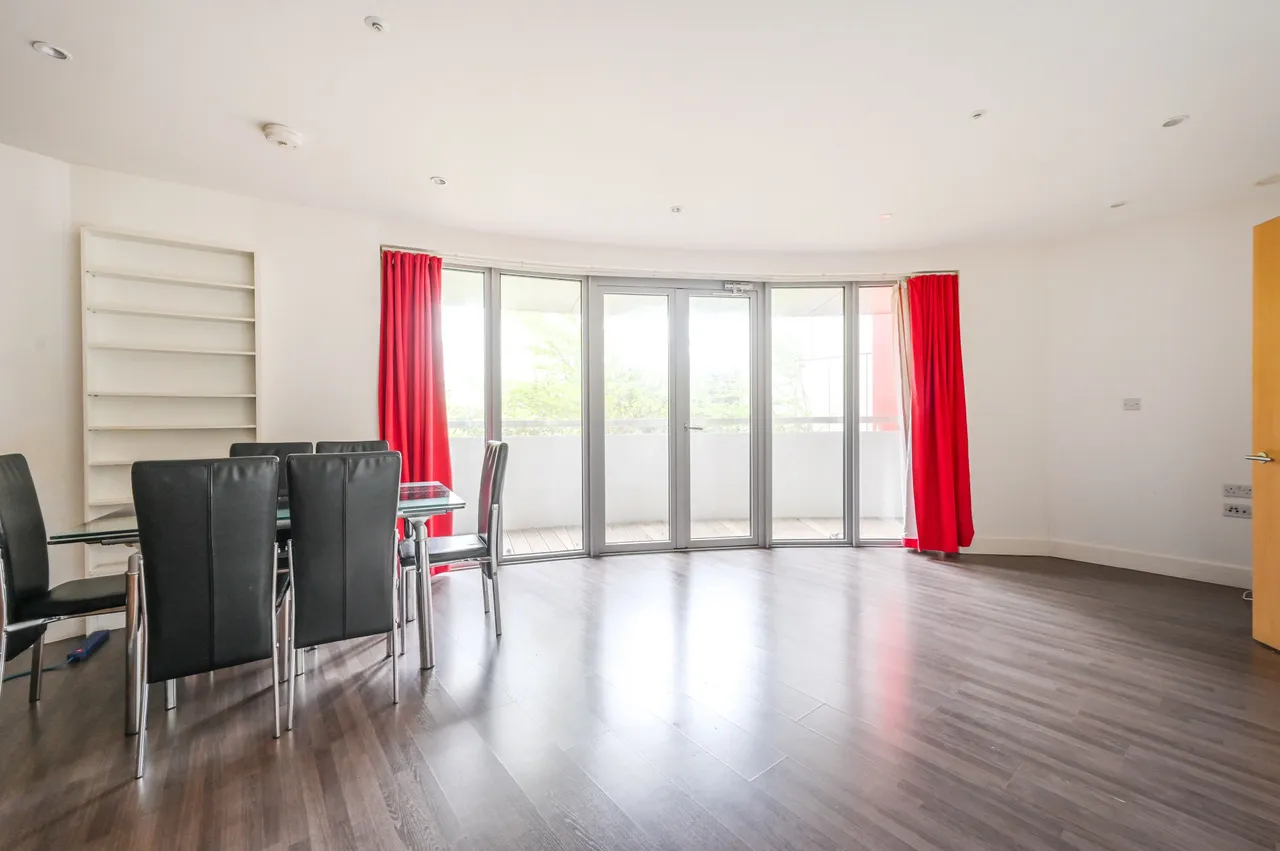 Flat 14, 30 Barking Road, London, photo 2