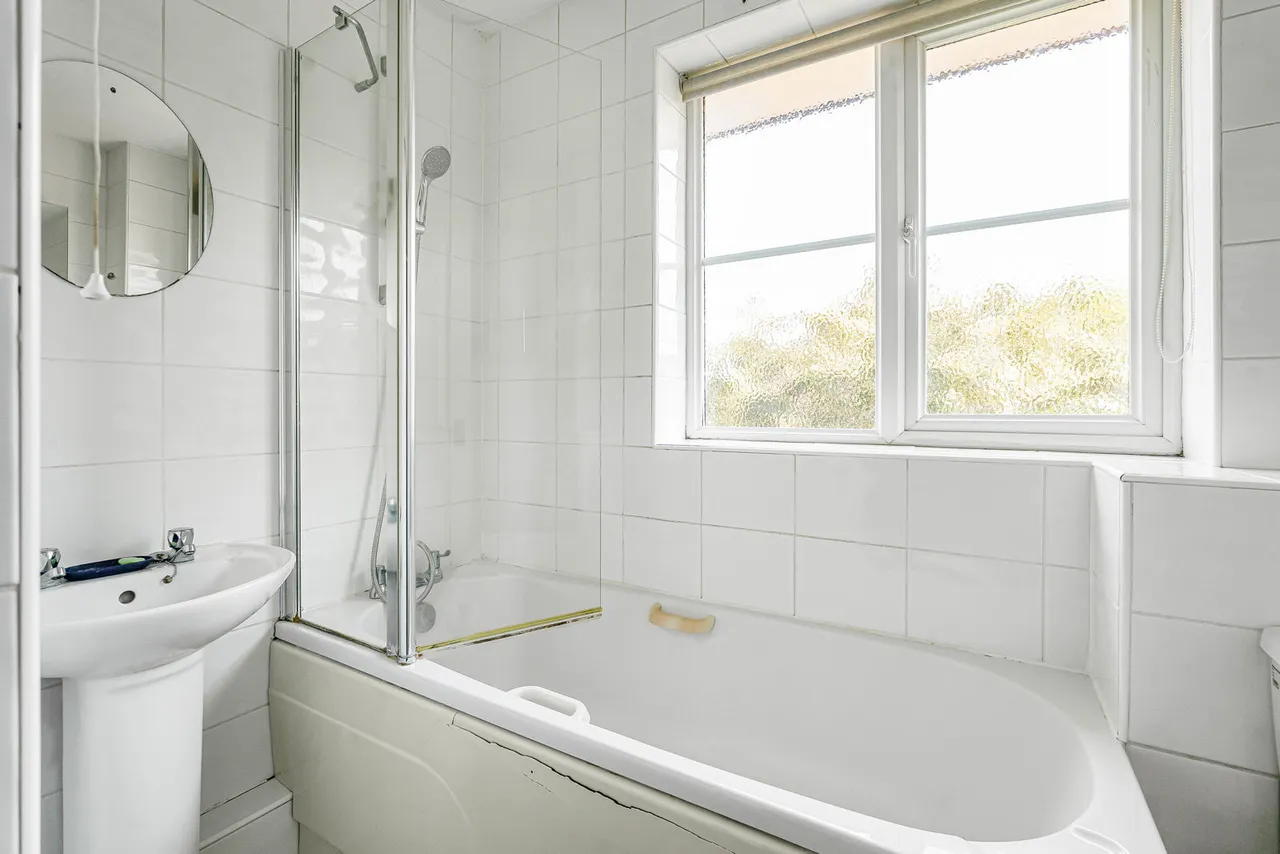 Windermere Close, Egham, TW20, photo 6