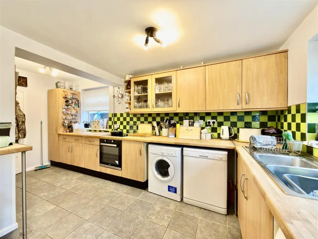 Tiverton Road, Swindon, photo 7
