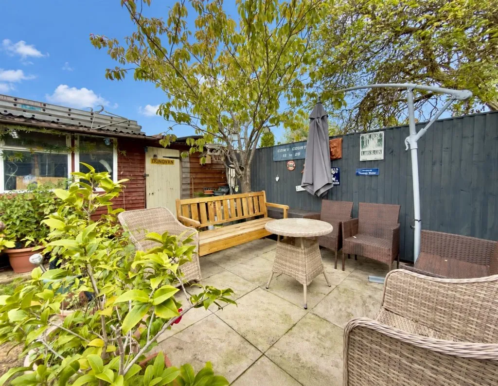 Tiverton Road, Swindon, photo 16