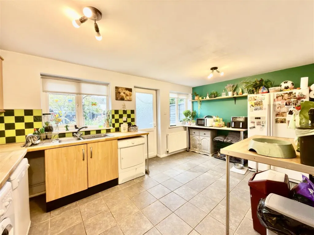 Tiverton Road, Swindon, photo 2