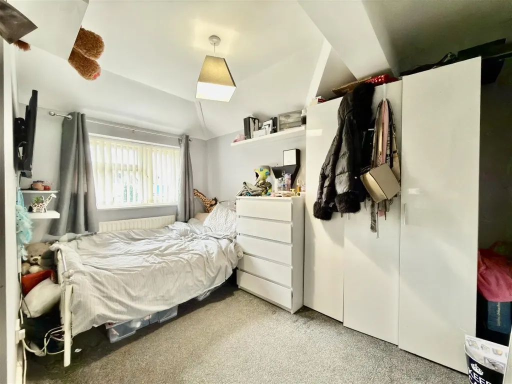 Tiverton Road, Swindon, photo 12