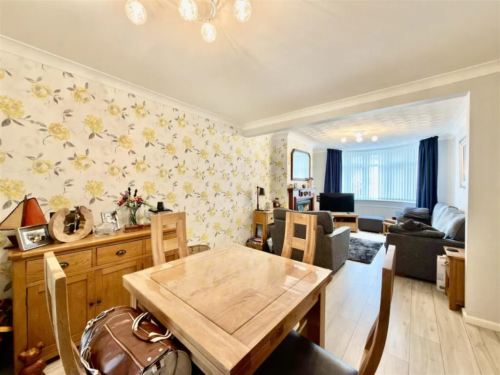 Tiverton Road, Swindon, photo 4