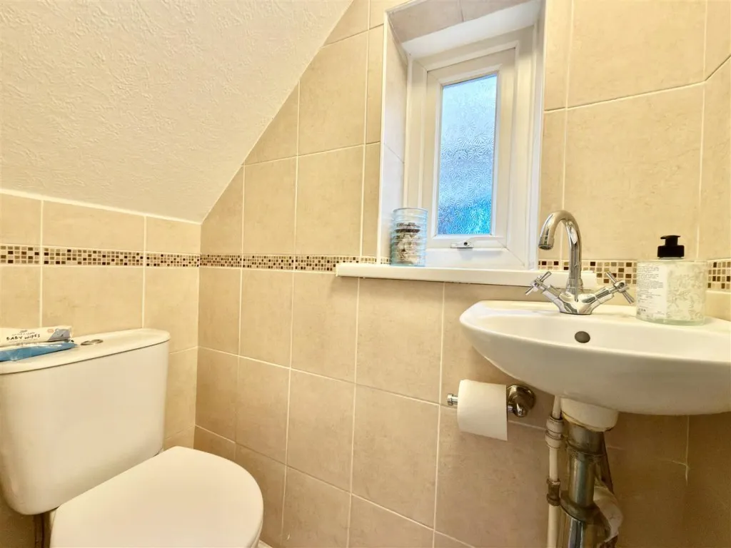 Tiverton Road, Swindon, photo 9