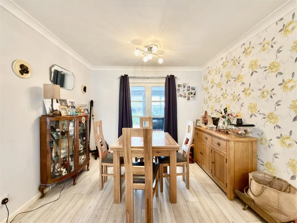 Tiverton Road, Swindon, photo 5