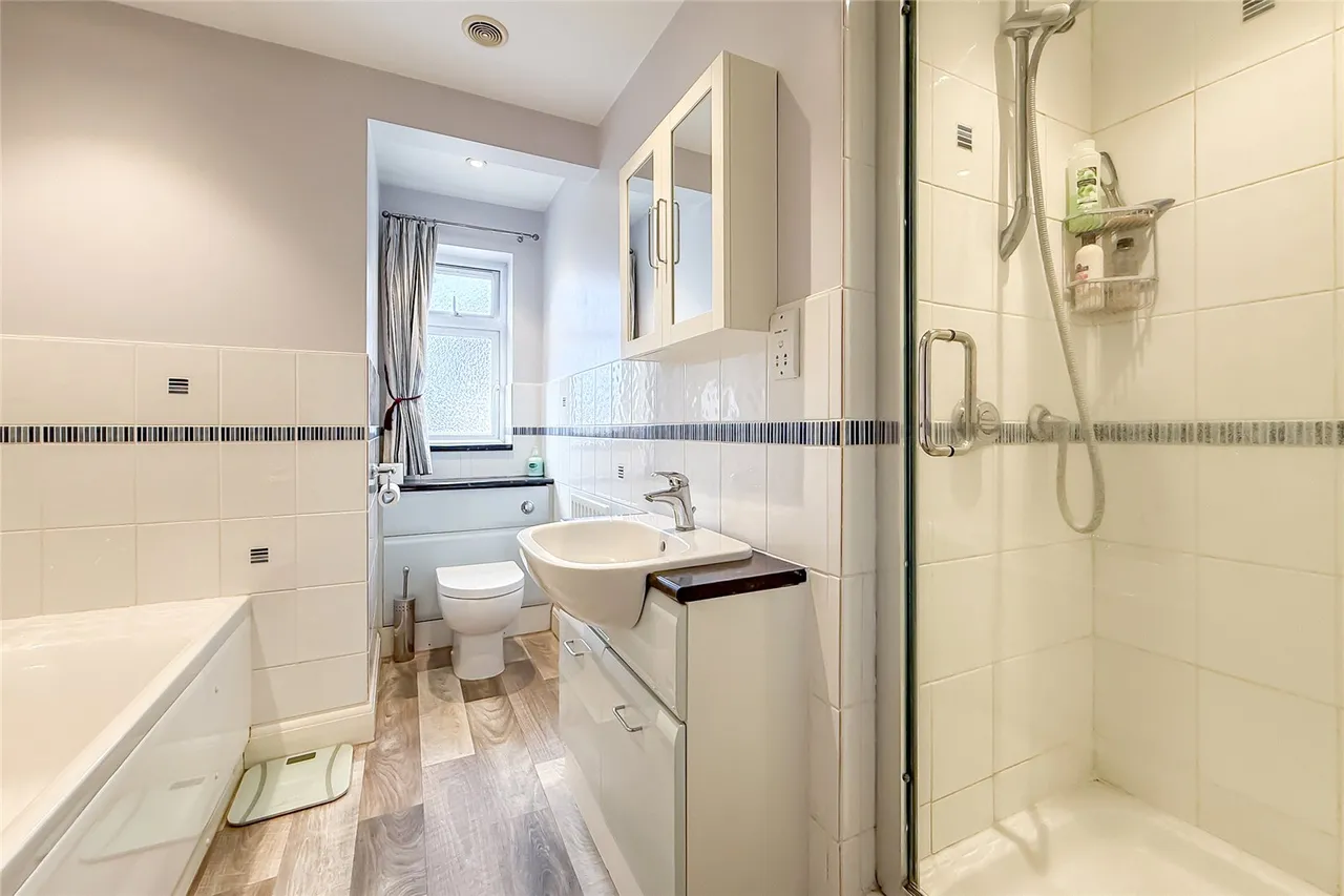 Connaught Road, Harpenden, Hertfordshire, AL5 4TW, photo 10