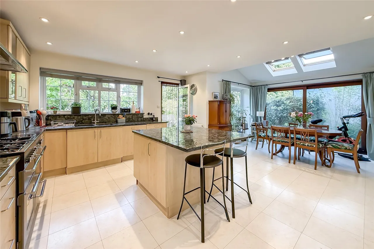 Connaught Road, Harpenden, Hertfordshire, AL5 4TW, photo 4