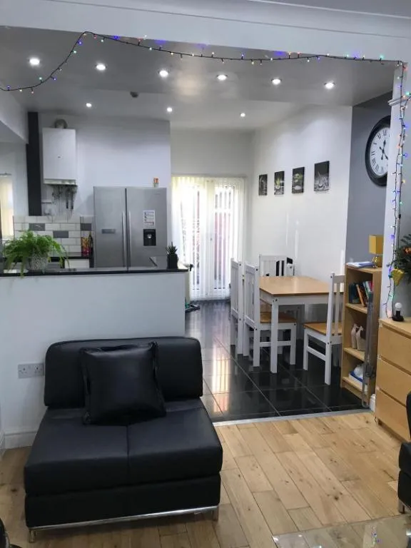 Cedar Grove, Fallowfield, M14, photo 3