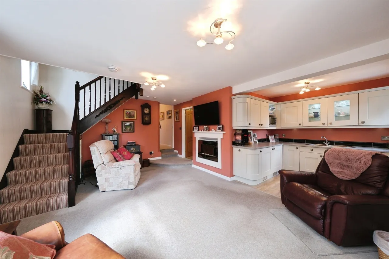 Town End, Shirland, DE55, photo 19