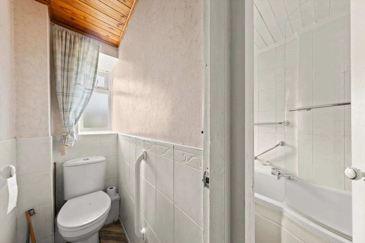 Berkshire Drive, Woolston, Warrington, WA1 4EX, photo 18