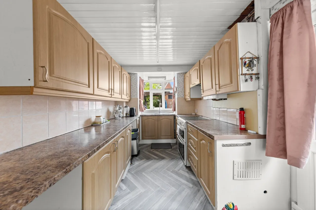 Berkshire Drive, Woolston, Warrington, WA1 4EX, photo 2