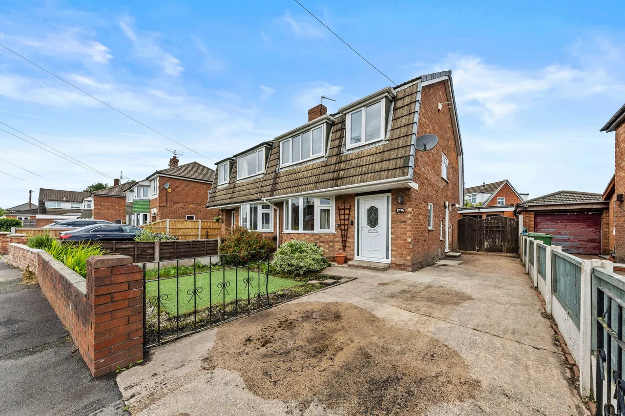 Berkshire Drive, Woolston, Warrington, WA1 4EX, photo 4
