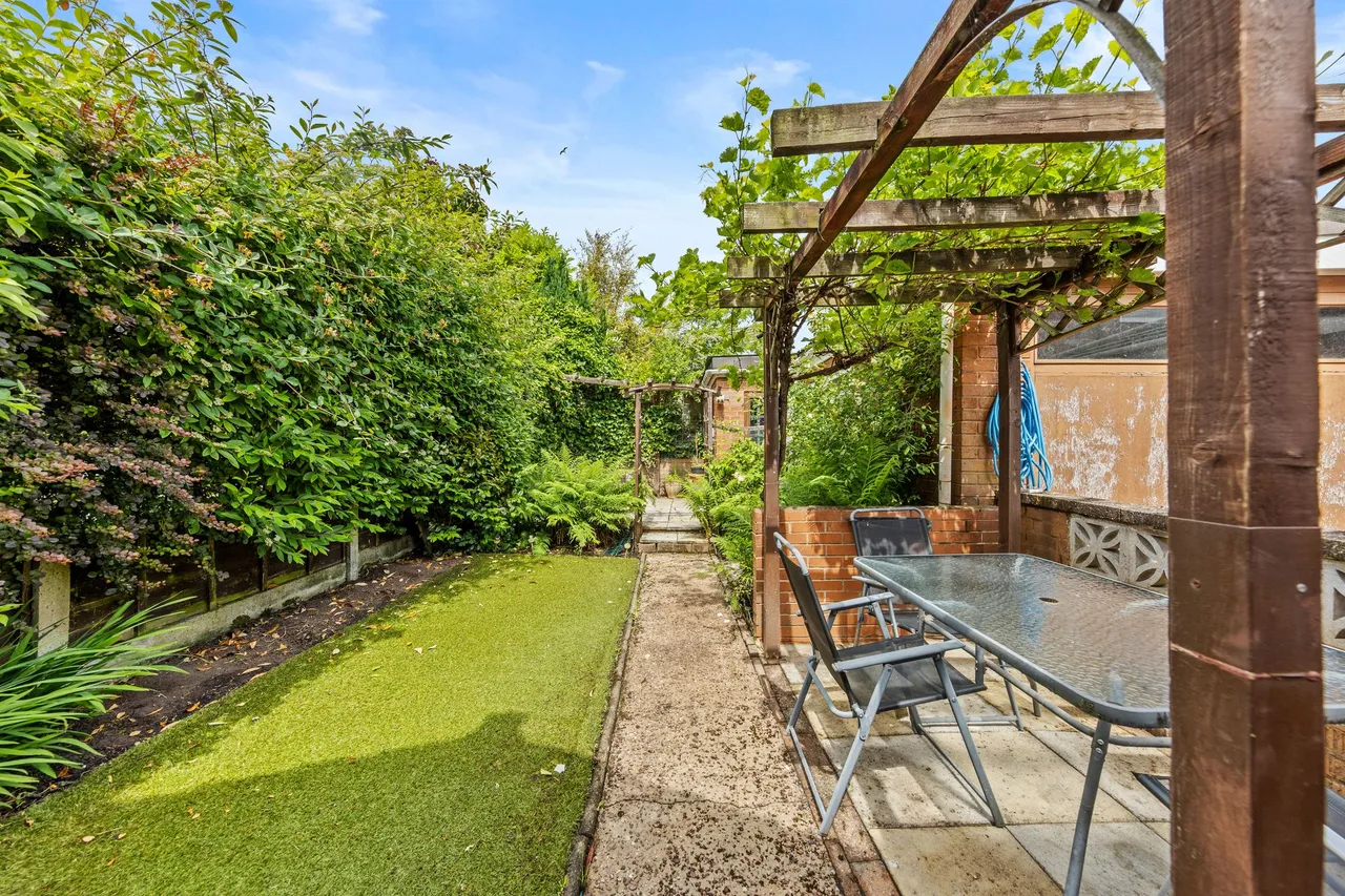 Berkshire Drive, Woolston, Warrington, WA1 4EX, photo 3