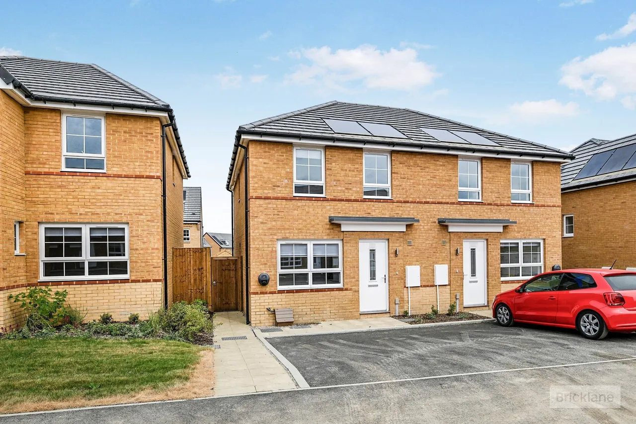 3 bed house to rent — Evelina Way, Sittingbourne