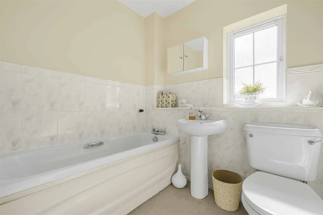 Dedworth Road, Windsor, SL4 4US, photo 9