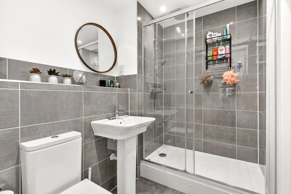 65 Bell Farm Way Hersham, Walton-On-Thames KT12 5BQ, photo 13